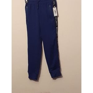 MTA sport jogger w/"No Limit" black side stripes. Size 8